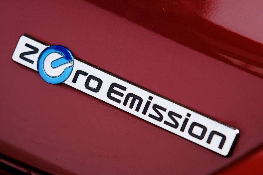  Nissan Leaf 2011 года  (UK) (фото 3 из 14)
